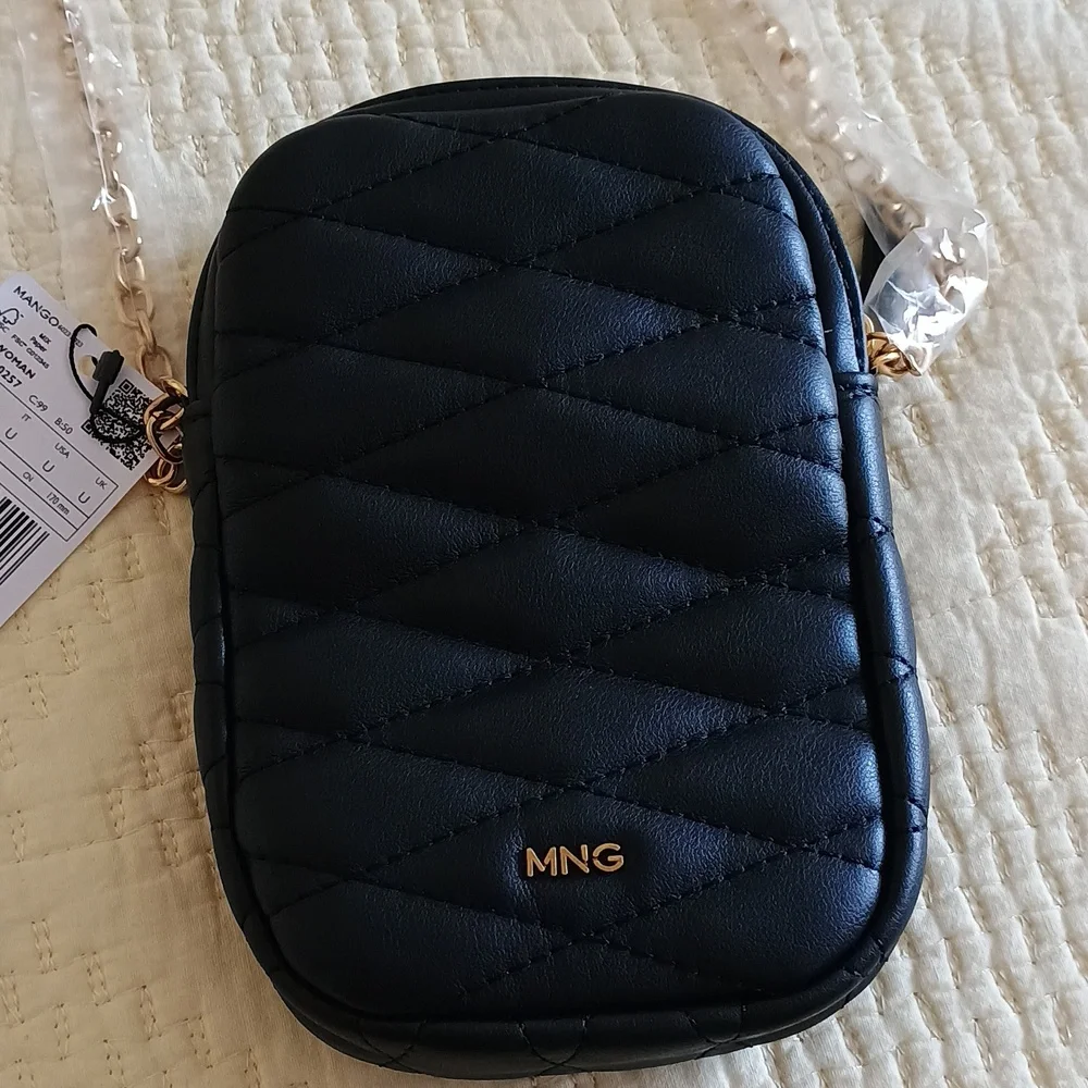 🆕 Mango Black Quilted Crossbody Phone Purse with Gold Hardware